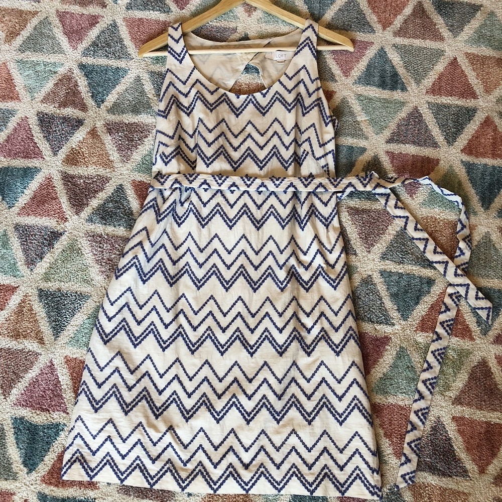 ⬇️ LOFT dress